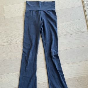 Brandy Melville Priscilla pants flared Leggings